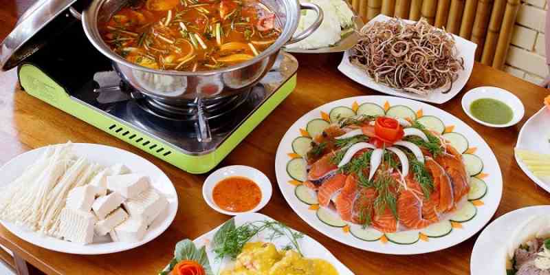 Thưởng thức lẩu cá hồi Sapa với gia vị đặc trưng