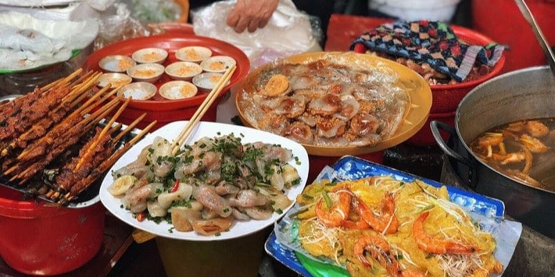 Thưởng thức những món ăn hấp dẫn của ẩm thực xứ Huế