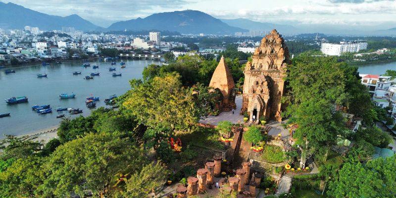 Toàn cảnh Tháp Bà Ponagar mang đậm văn hóa Chăm Pa nhìn từ trên cao