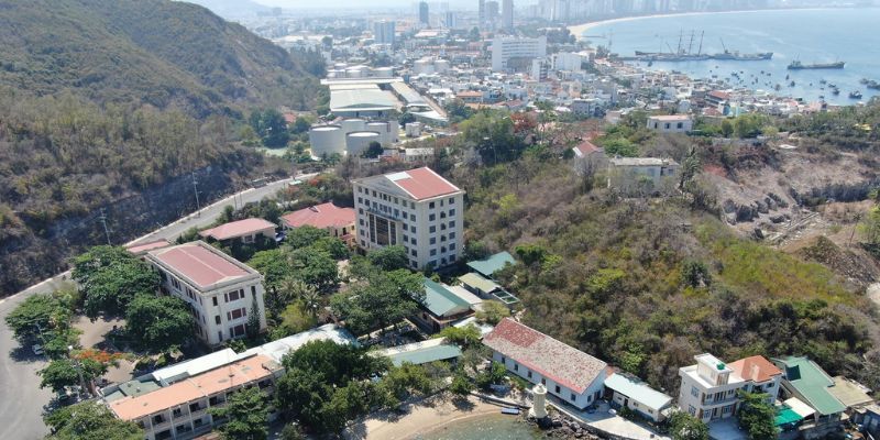 Toàn cảnh khuôn viên Viện Hải dương học Nha Trang nhìn từ trên cao
