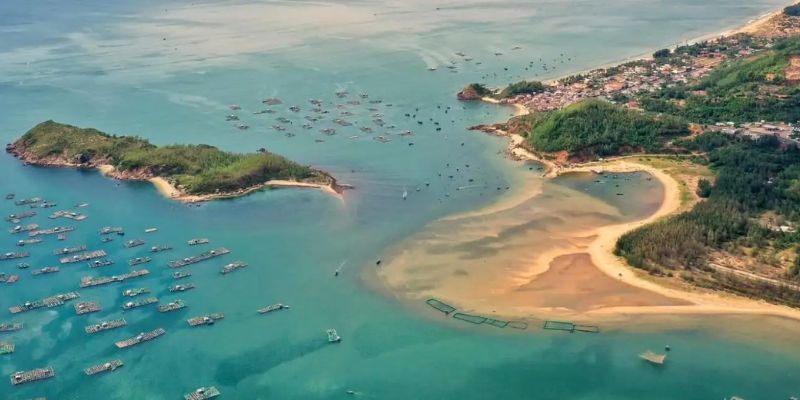 Toàn cảnh Vịnh Xuân Đài nhìn từ trên cao