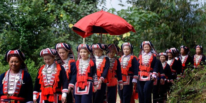 Hãy xin phép trước khi chụp ảnh người dân địa phương