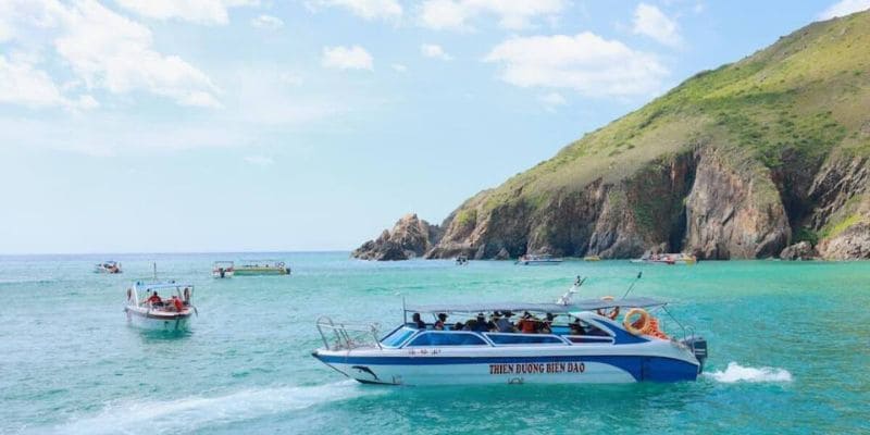 Trải nghiệm câu cá, câu mực - Những hoạt động của ngư dân địa phương