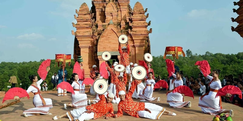 Trải nghiệm lễ cúng và nghi lễ tín ngưỡng độc đáo của người Chăm