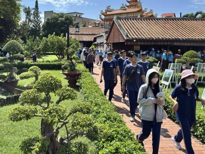 Trường là nơi tham quan học tập của nhiều học sinh
