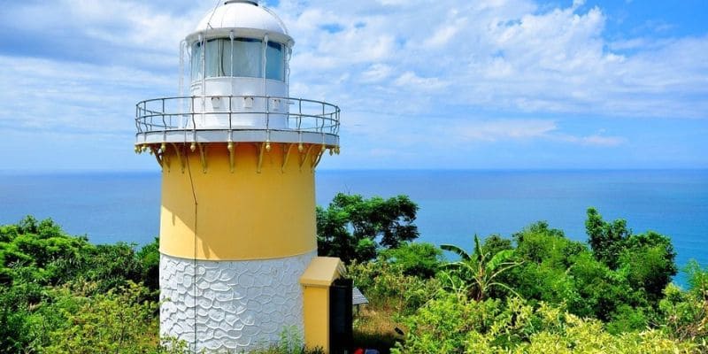 Từ ngọn hải đăng, bạn có thể chiêm ngưỡng vẻ đẹp bao la của biển cả