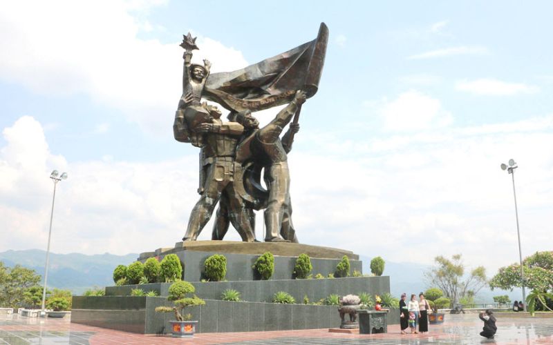 Tượng đài mang nhiều ý nghĩa lịch sử