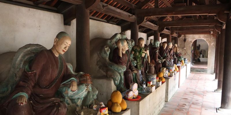 Hệ thống tượng pháp tinh xảo tại Chùa Dâu