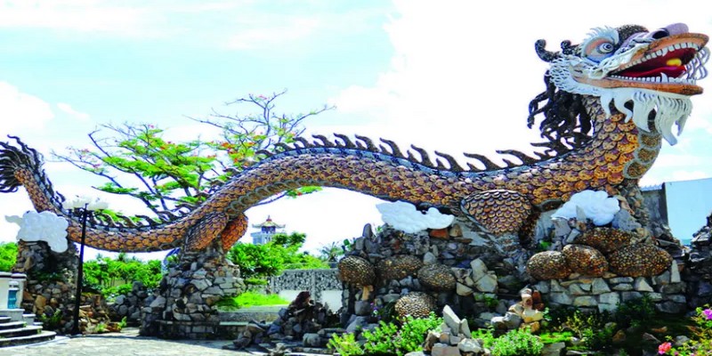 Tượng rồng được điêu khắc ấn tượng