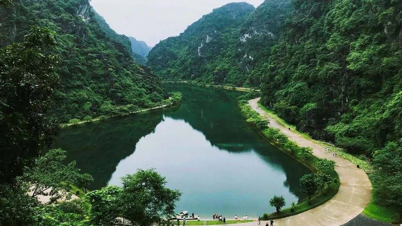 Vẻ đẹp động Am Tiên hoang sơ và kì bí