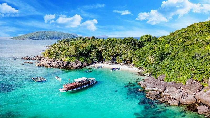 Vẻ đẹp như bức tranh thiên nhiên khổng lồ của Hòn Nưa