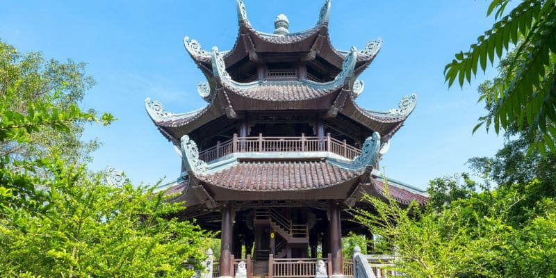 Vẻ đẹp tĩnh lặng, uy nghi của tháp Chuông chùa