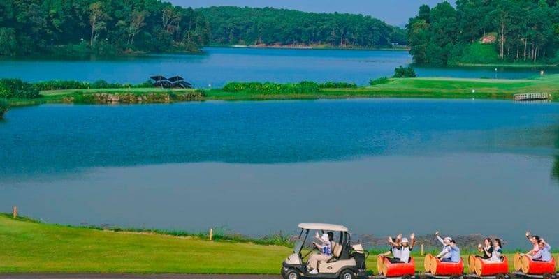 Hồ có vẻ đẹp tự nhiên giữa núi đồi xanh ngắt