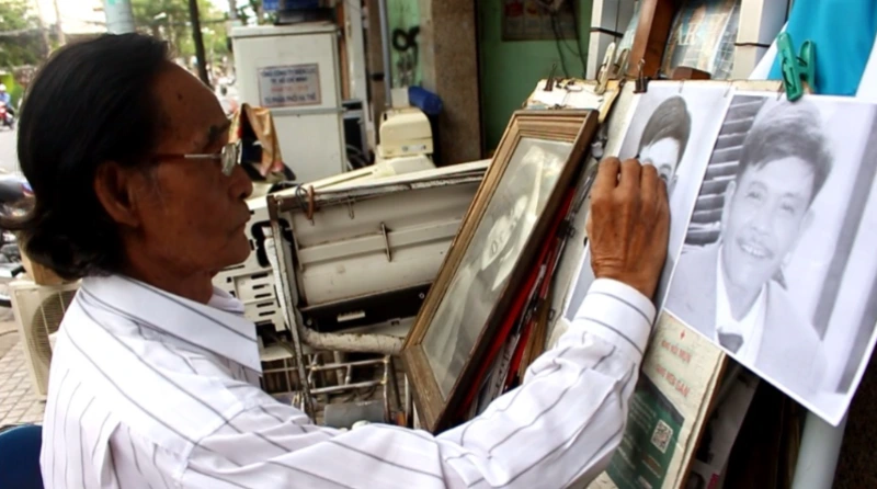 Vẽ tranh truyền thần được yêu thích tại chợ đêm