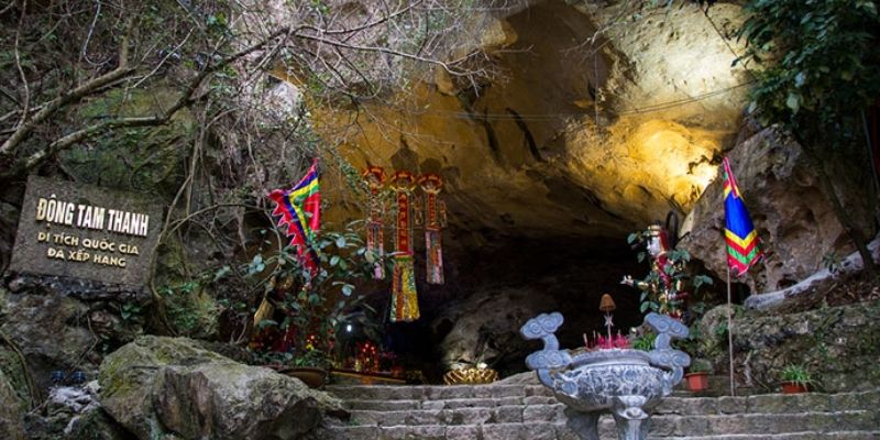 Vị trí địa lý tại động Tam Thanh