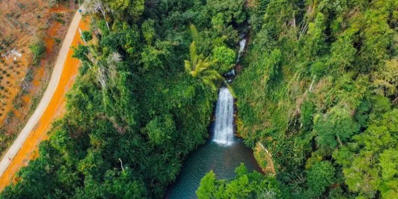 Thác Pa Sỹ uốn lượn tại xã Măng Cành, huyện Kon Plông, tỉnh Kon Tum