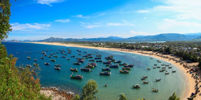 Vịnh Xuân Đài trải dài dọc bờ biển thị xã Sông Cầu