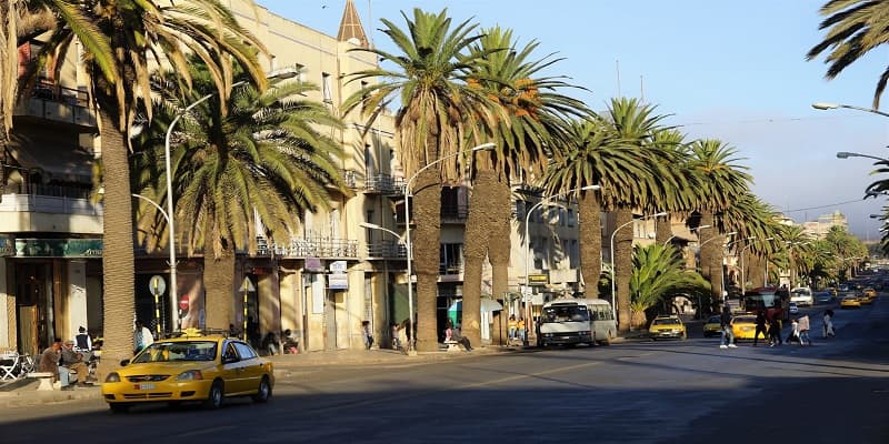 Nổi bật với các cảnh quan tự nhiên đa dạng, từ bờ biển đến vùng núi cao và sa mạc rộng lớn