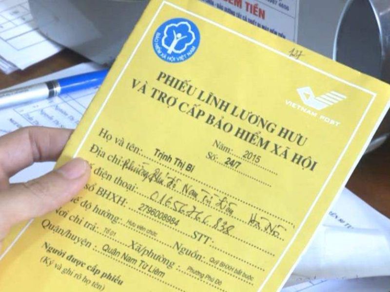 Người nghỉ hưu cần cung cấp sổ hưu trí, phiếu lĩnh lương để làm hồ sơ xin visa