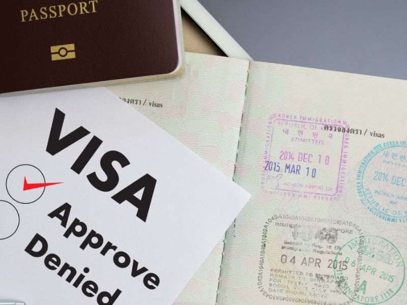 Bạn có thể nộp hồ sơ trực tiếp hoặc thông qua dịch vụ của NVK Travel