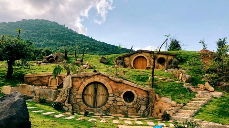 Vui chơi, cắm trại ở làng Người Lùn