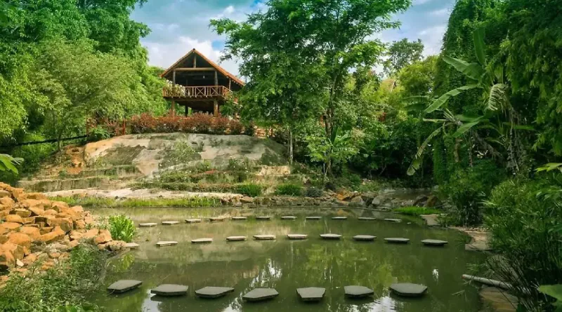 Vườn cảnh Troh Bư đầy yên bình