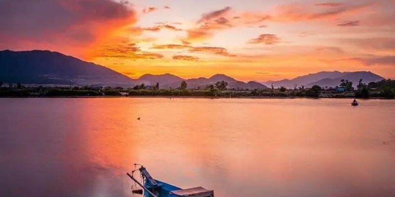 Từ tháng 5-10, Bến En tràn đầy sức sống