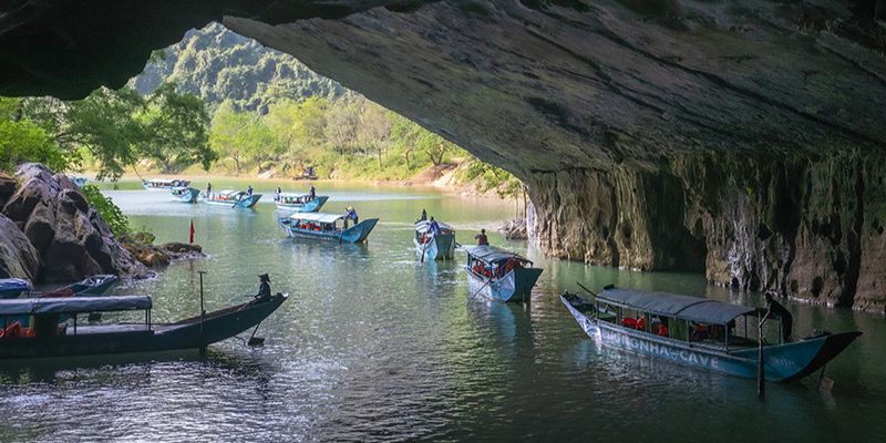 Hành trình khám phá động Phong Nha theo dòng sông Son