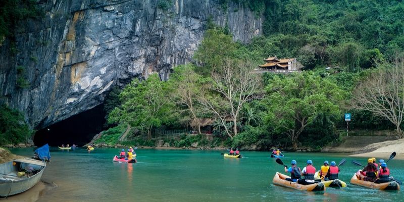 Thời điểm lý tưởng để đến khám phá VQG là mùa hè