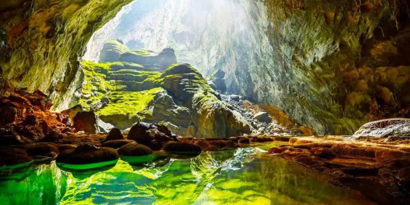 Vào sâu trong hang, một thế giới mới như hiện ra trước mắt